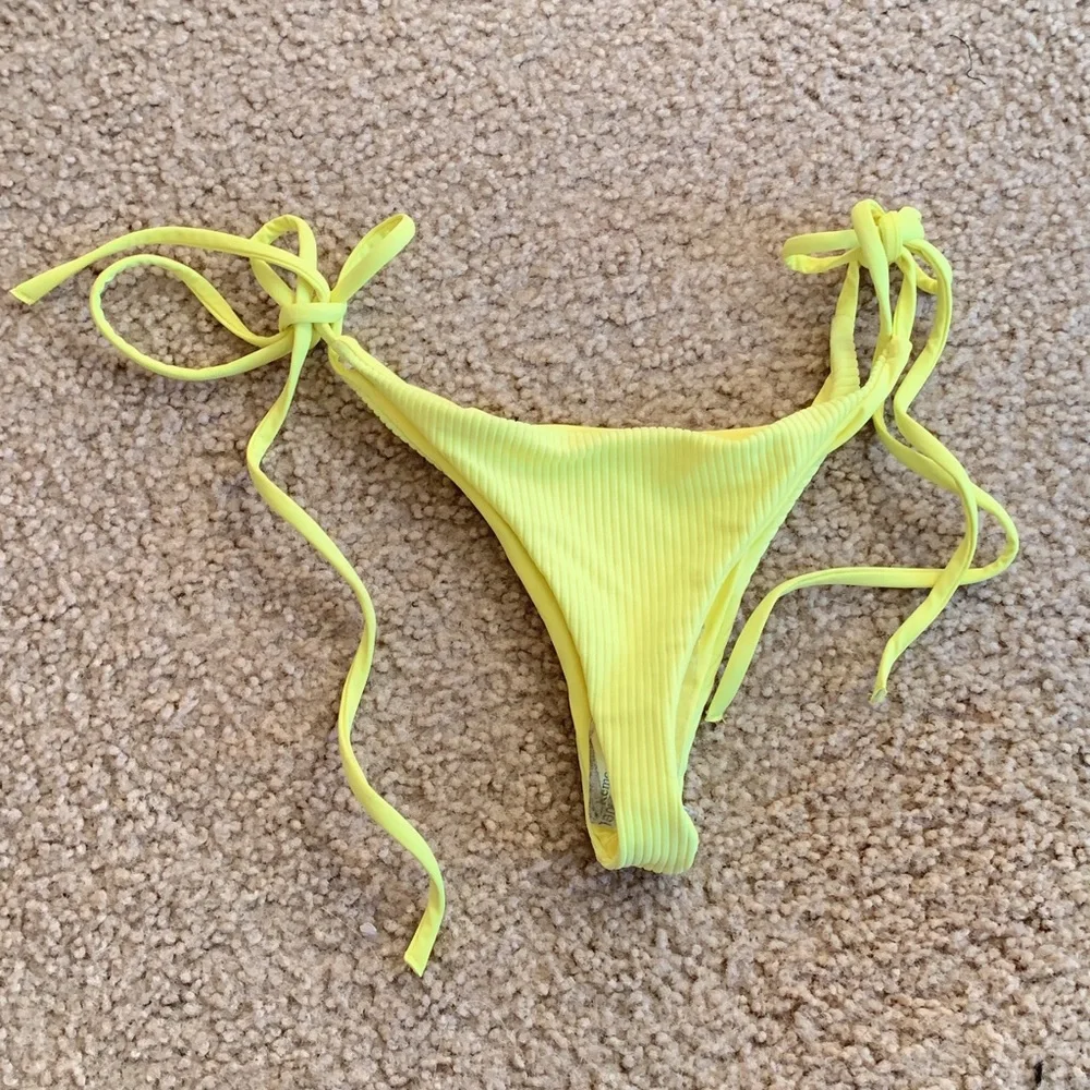 FRANKIES Neon Yellow Bikini Bottoms Size M